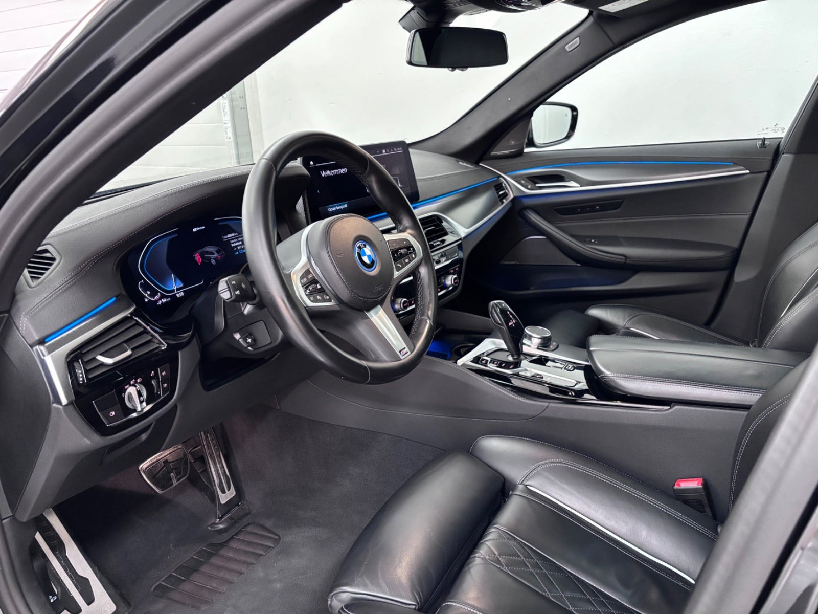 Sort BMW 530e fra 2023