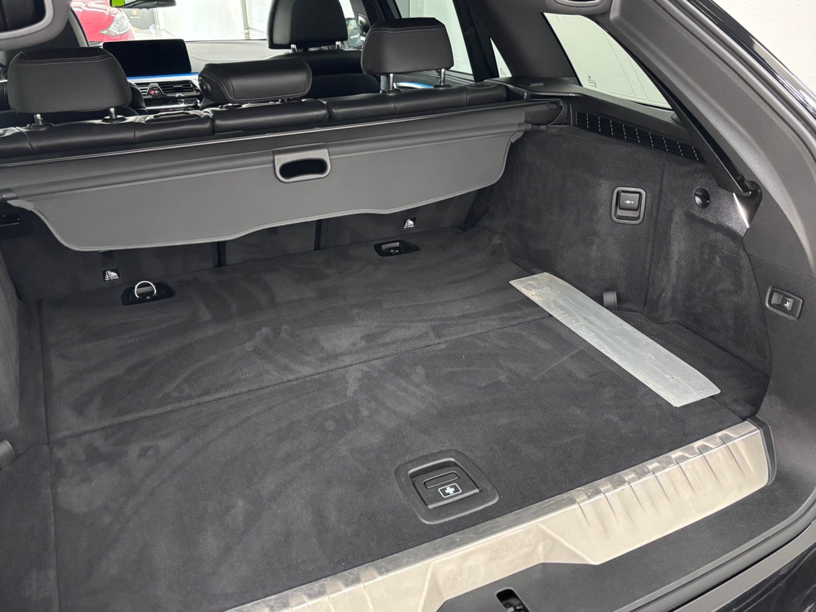 Sort BMW 530e fra 2023