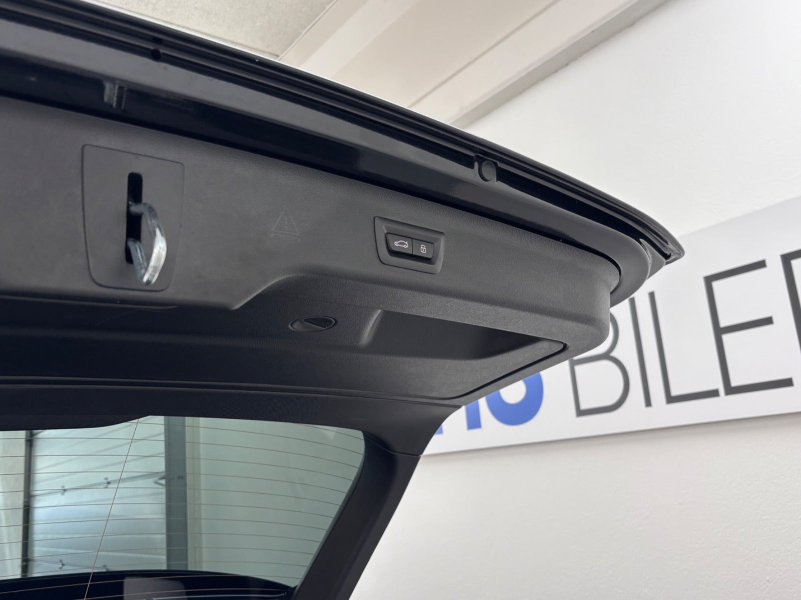 Sort BMW 530e fra 2023