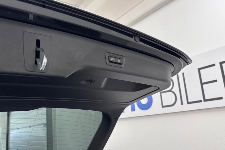 Sort BMW 530e fra 2023