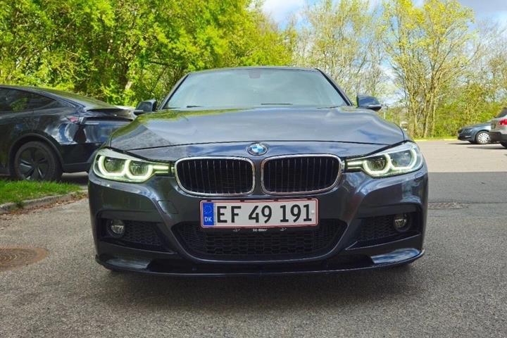 Grå BMW 320d fra 2018