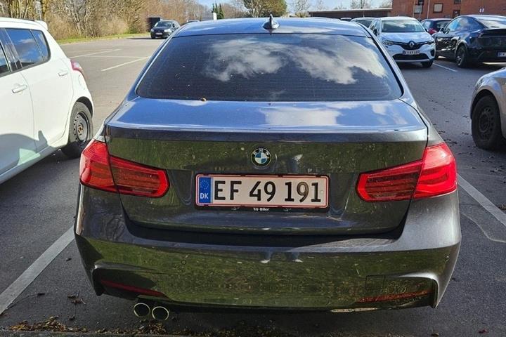 Grå BMW 320d fra 2018