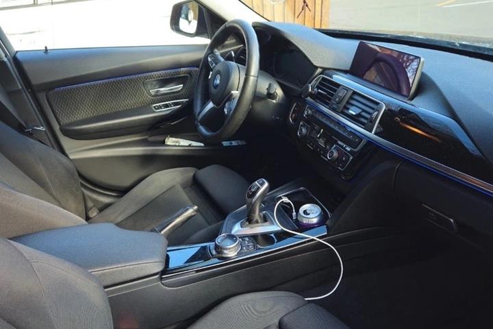 Grå BMW 320d fra 2018