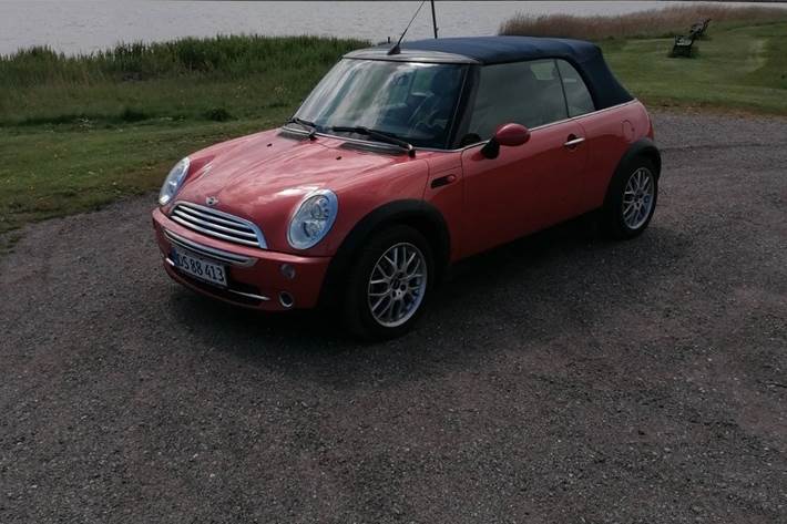 Orange Mini Cooper fra 2004