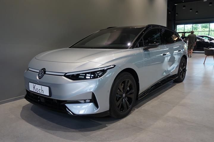 Sølv VW ID.7 fra 2026 set udefra