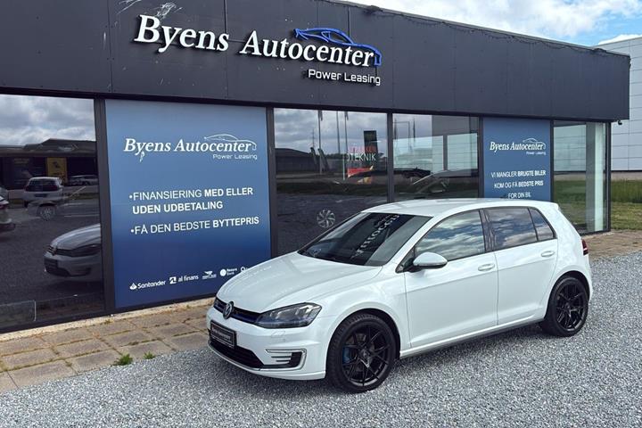 Hvid VW Golf VII fra 2015