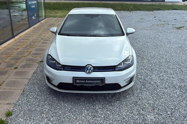 Hvid VW Golf VII fra 2015