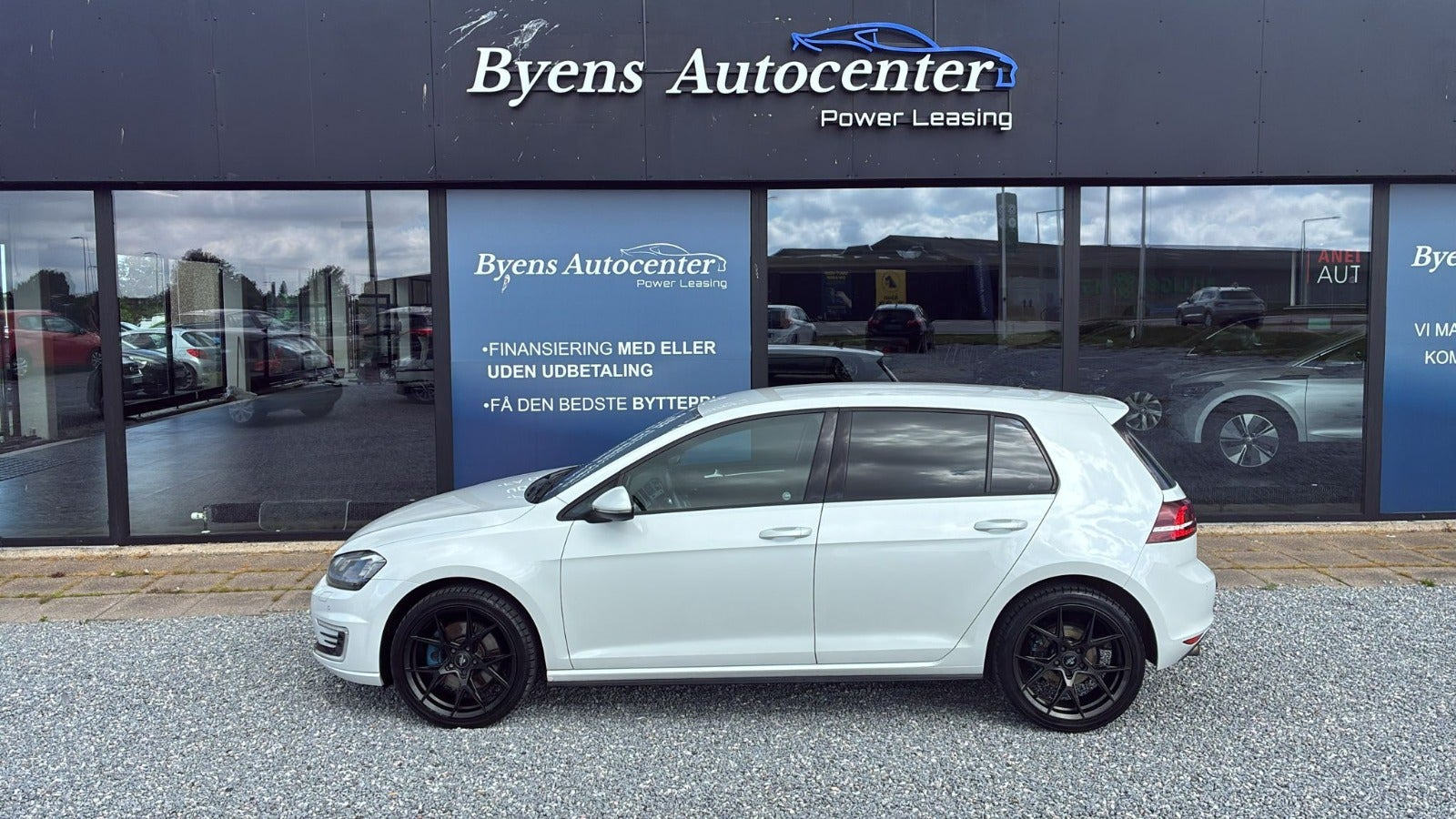 Hvid VW Golf VII fra 2015