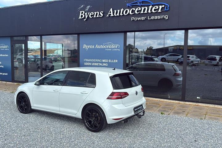 Hvid VW Golf VII fra 2015
