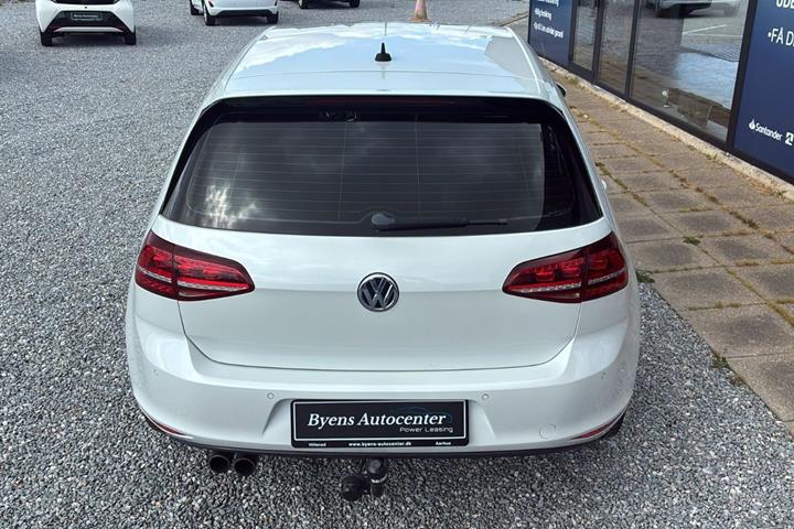 Hvid VW Golf VII fra 2015