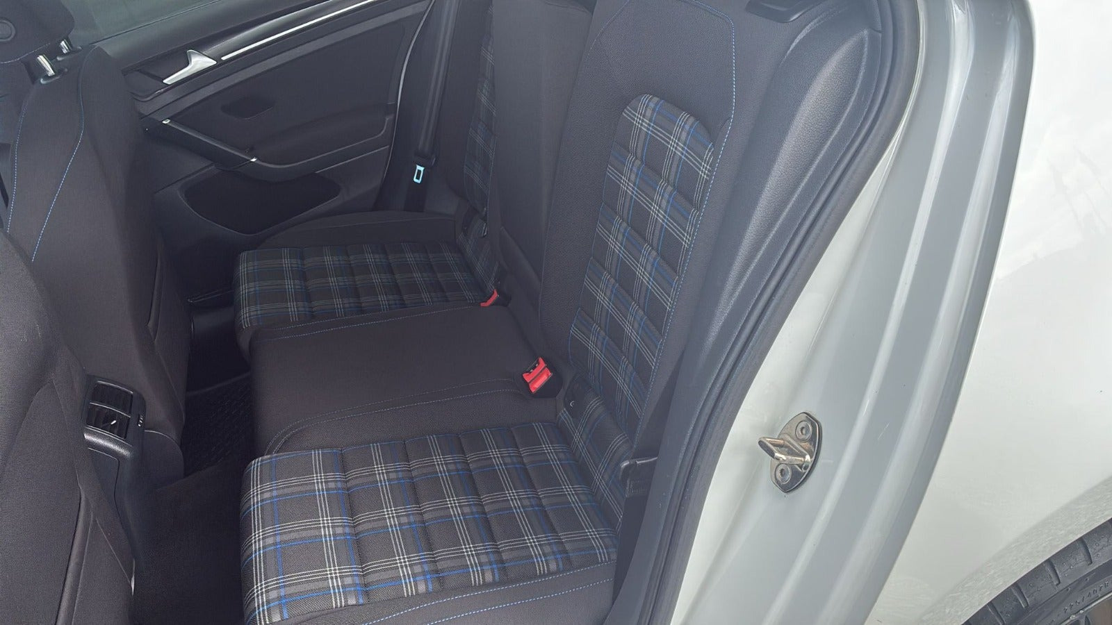Hvid VW Golf VII fra 2015