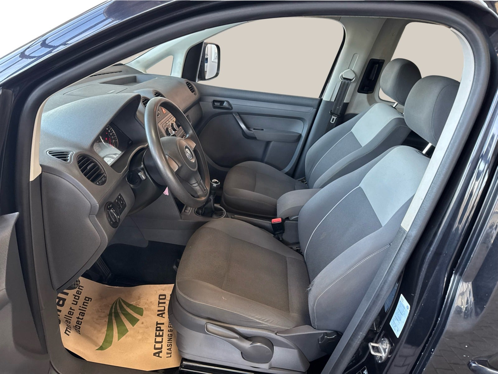 Sort VW Caddy fra 2011