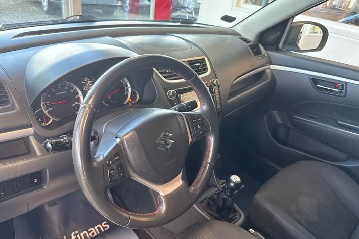 Grå Suzuki Swift fra 2012