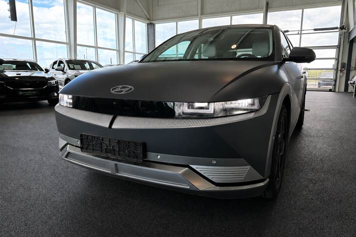 Grå Hyundai Ioniq 5 fra 2023