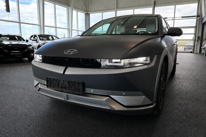 Grå Hyundai Ioniq 5 fra 2023