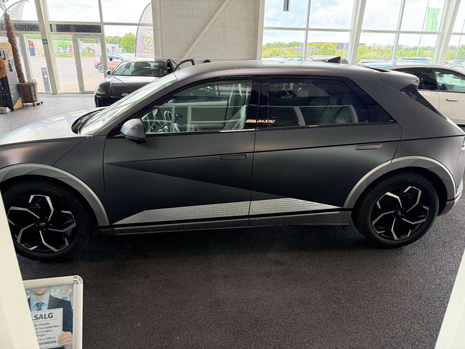 Grå Hyundai Ioniq 5 fra 2023