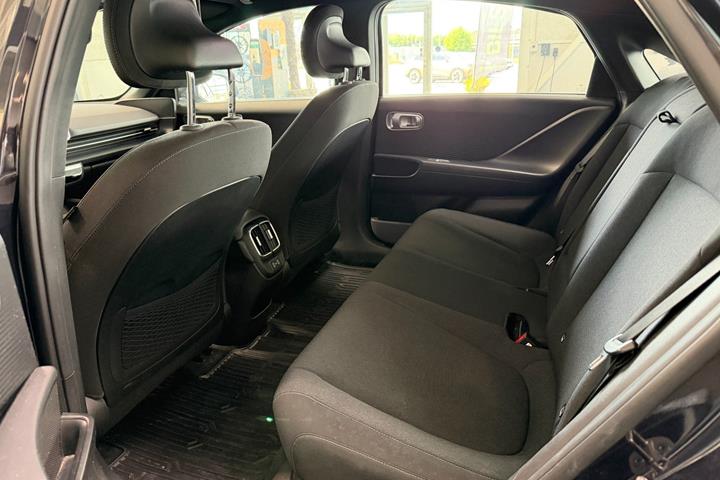 Blå Hyundai Ioniq 6 fra 2023