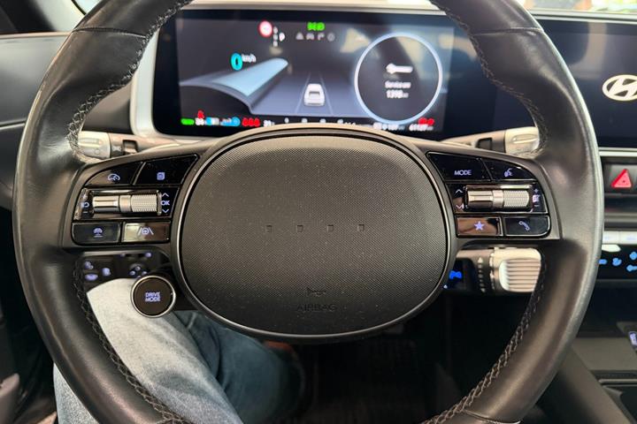 Blå Hyundai Ioniq 6 fra 2023
