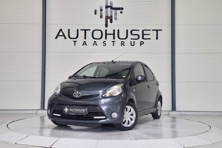 Grå Toyota Aygo fra 2012