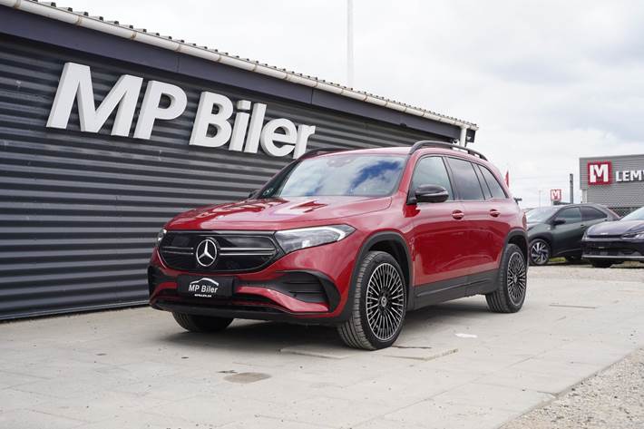 Rød Mercedes EQB250 fra 2024