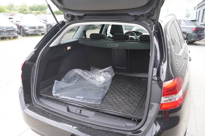 Sort Peugeot 308 fra 2020