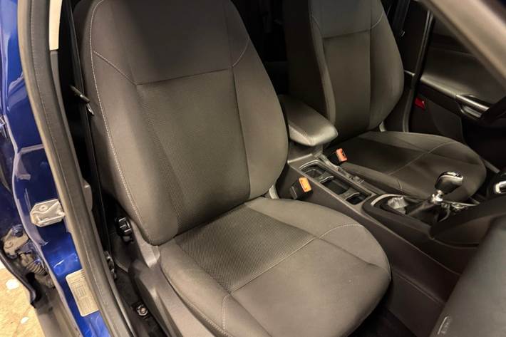 Blå Ford Focus fra 2016