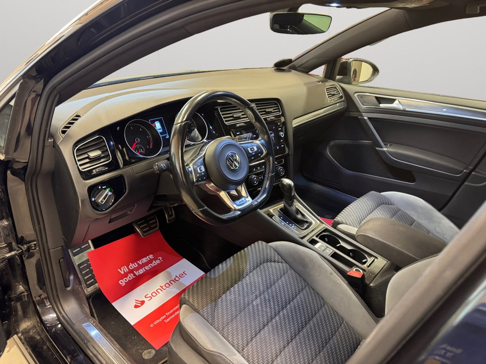 Sort VW Golf VII fra 2020