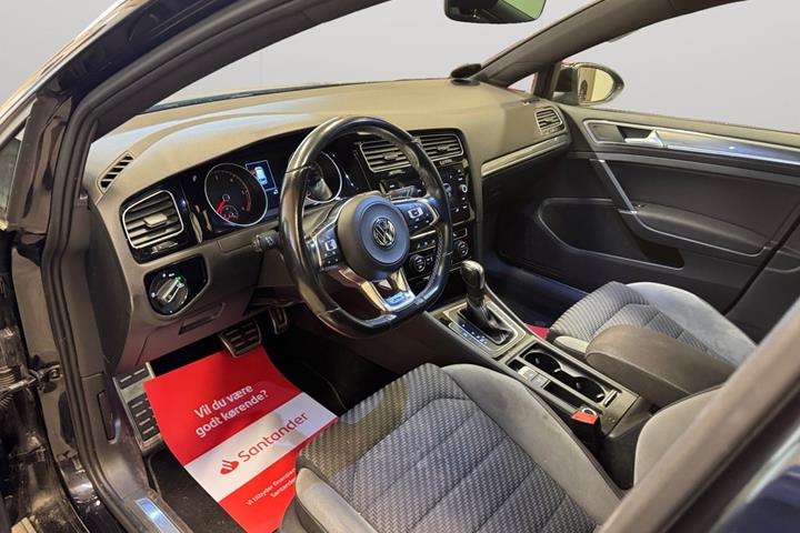 Sort VW Golf VII fra 2020