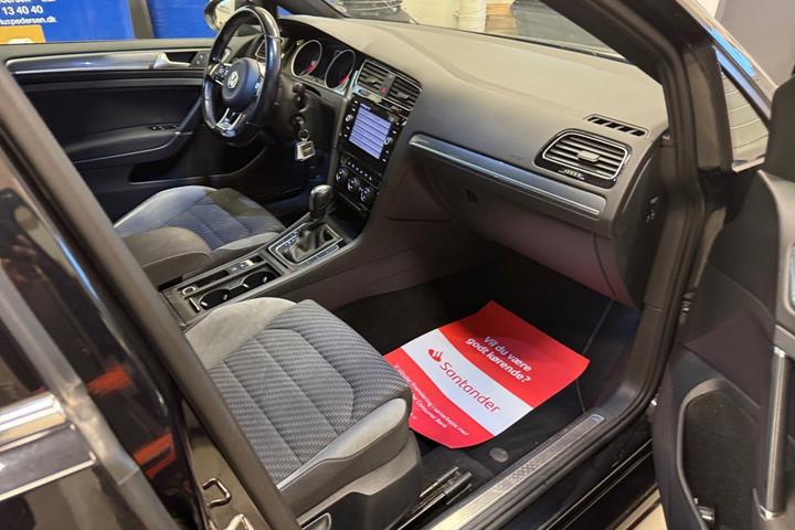 Sort VW Golf VII fra 2020