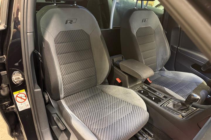 Sort VW Golf VII fra 2020