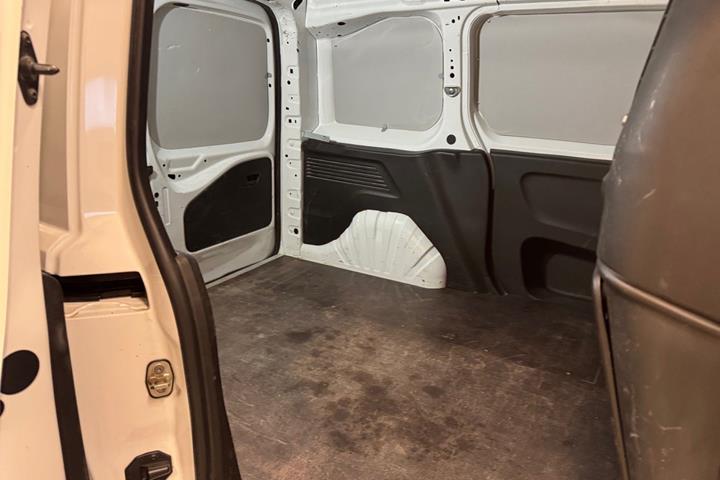 Hvid Peugeot Partner fra 2020