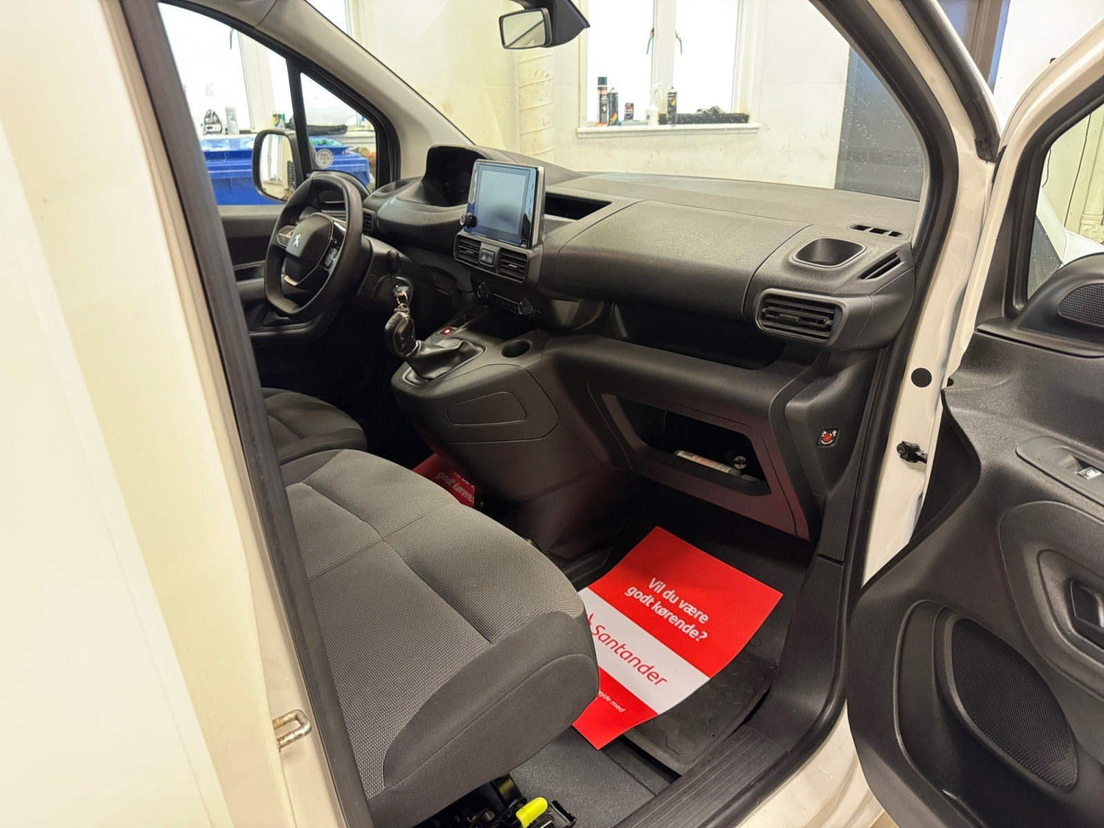 Hvid Peugeot Partner fra 2020