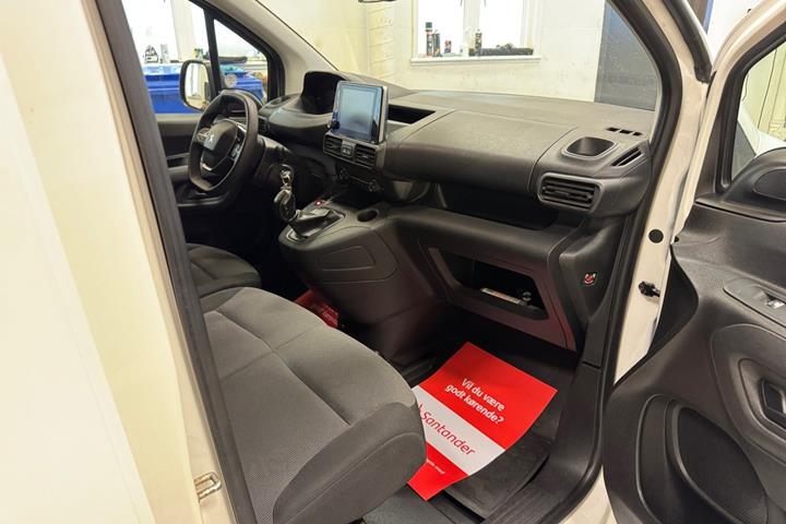 Hvid Peugeot Partner fra 2020
