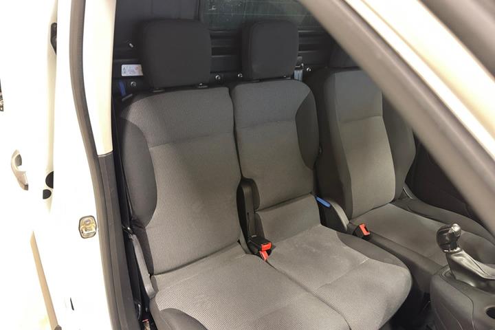 Hvid Peugeot Partner fra 2020