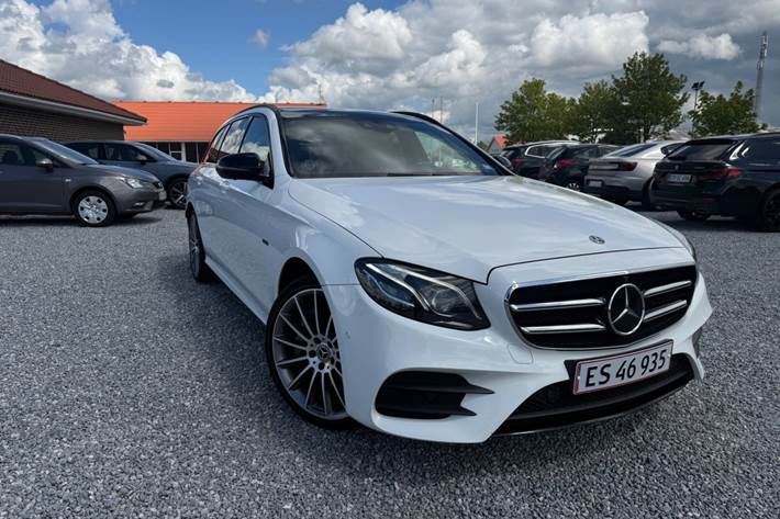 Hvid Mercedes E300 de fra 2019