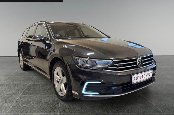 Grå VW Passat fra 2021