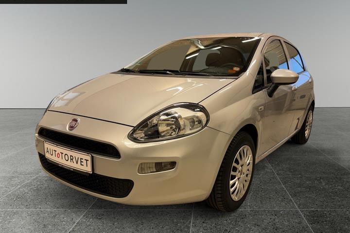 Sølv Fiat Punto fra 2016 set udefra