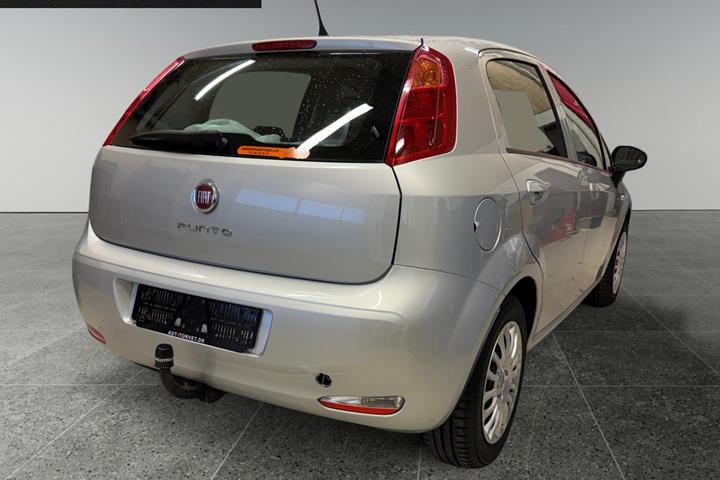 Sølv Fiat Punto fra 2016
