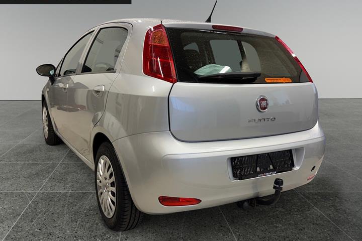 Sølv Fiat Punto fra 2016