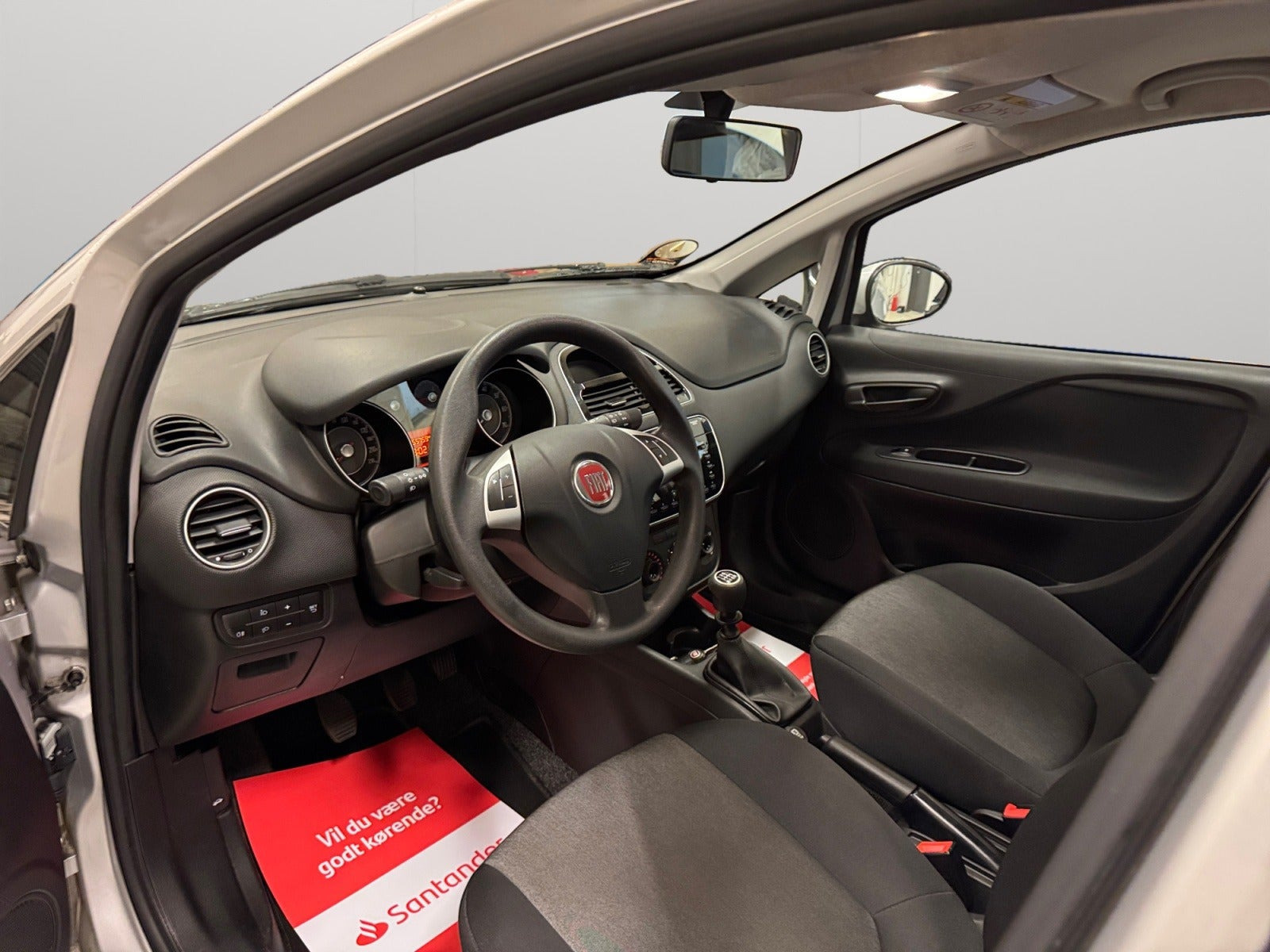 Sølv Fiat Punto fra 2016