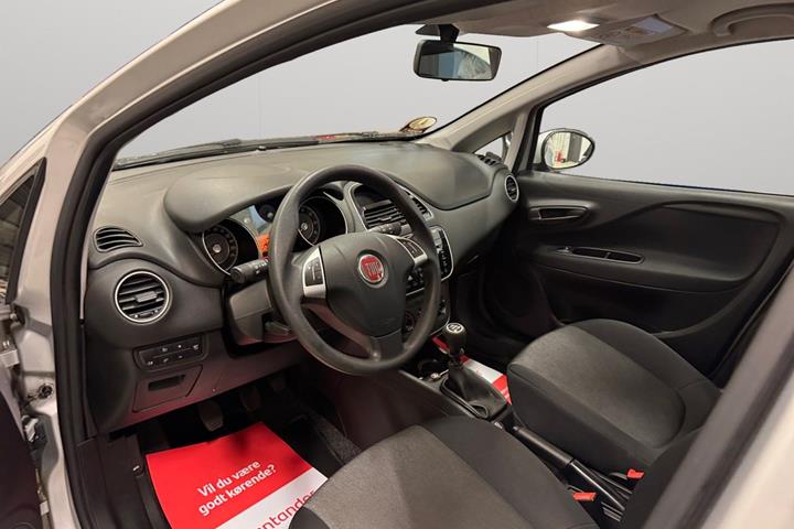 Sølv Fiat Punto fra 2016