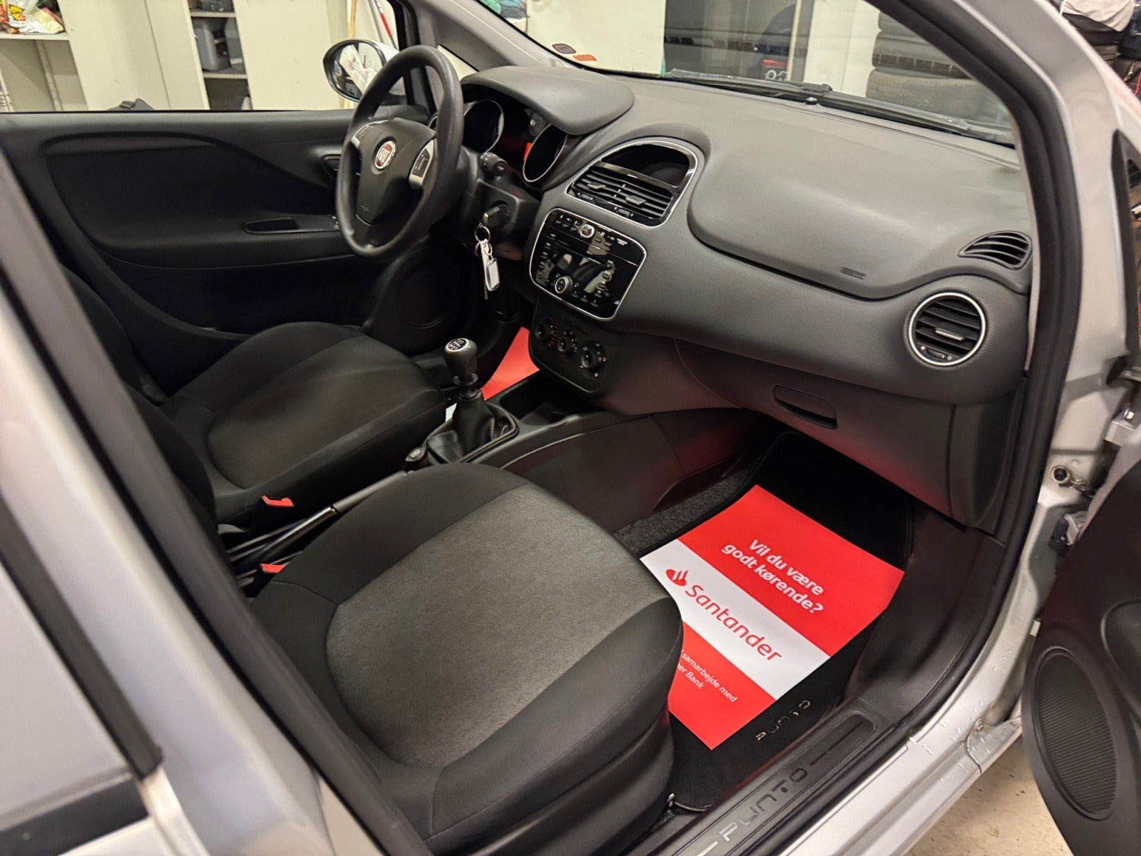 Sølv Fiat Punto fra 2016