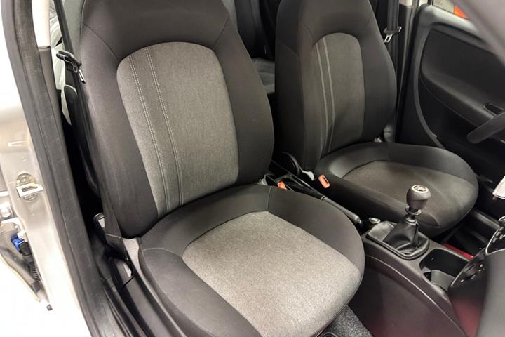 Sølv Fiat Punto fra 2016