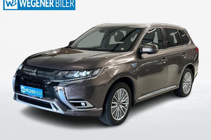 Brun Mitsubishi Outlander fra 2020 set udefra