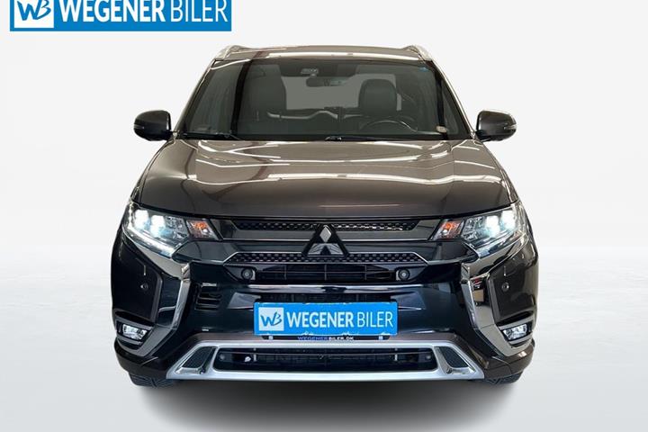Brun Mitsubishi Outlander fra 2020