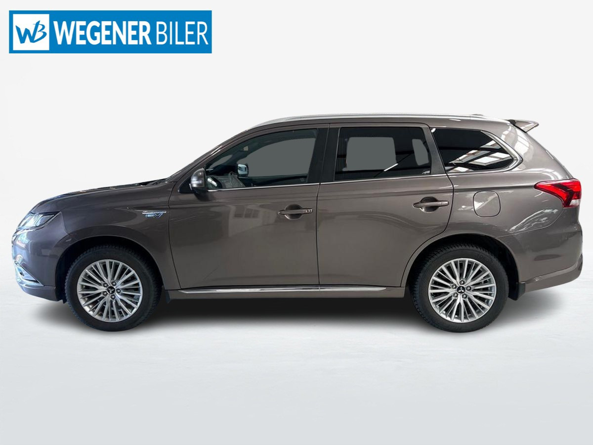 Brun Mitsubishi Outlander fra 2020