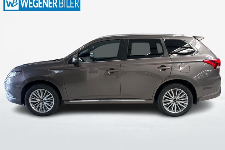 Brun Mitsubishi Outlander fra 2020