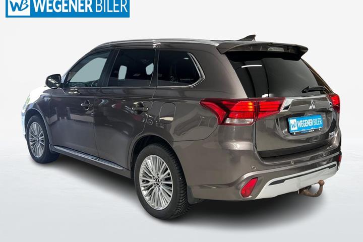Brun Mitsubishi Outlander fra 2020