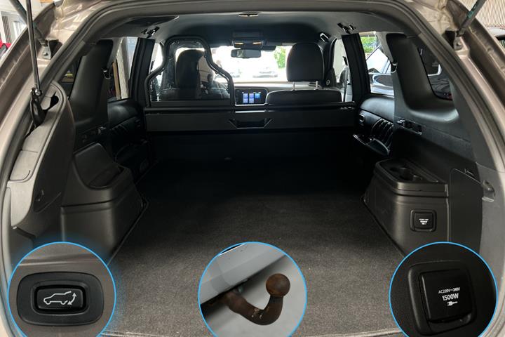 Brun Mitsubishi Outlander fra 2020