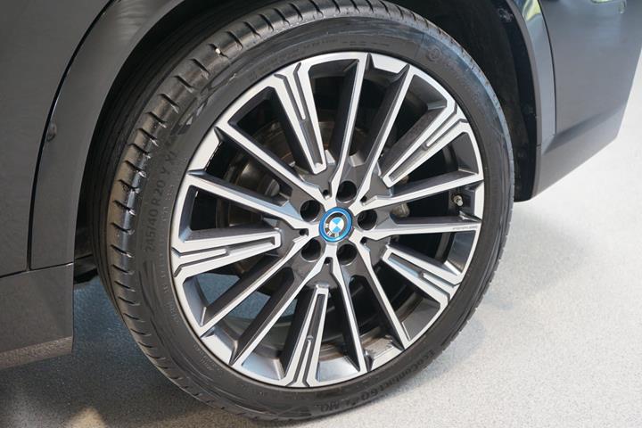 Sort BMW iX1 fra 2023